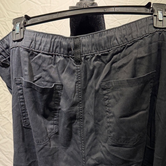 Women’s Black Cargo Pants - Picture 5 of 7